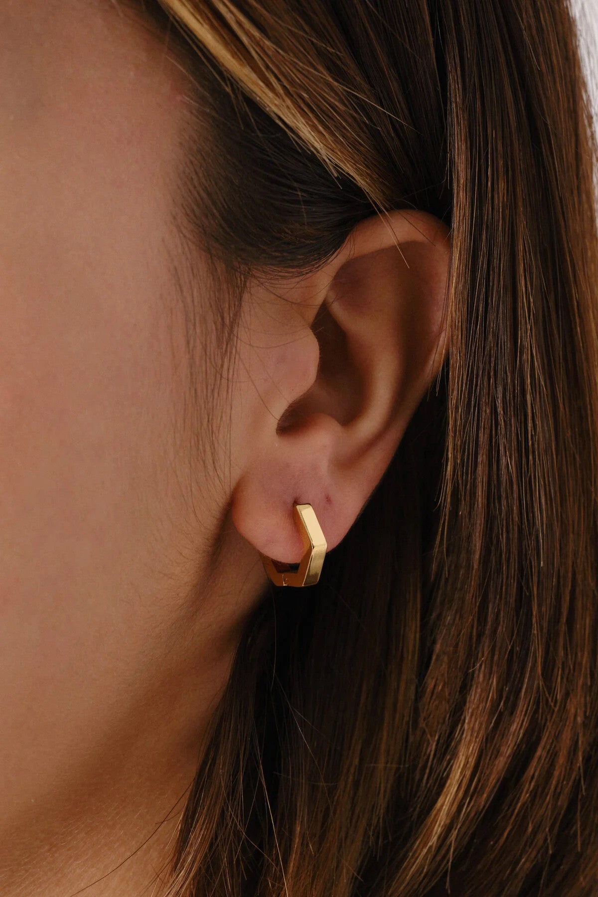 Çelik Altıgen Küpe Kararmaz 1.5cm Çap Günlük Kullanıma Uygun Plaka Küpe