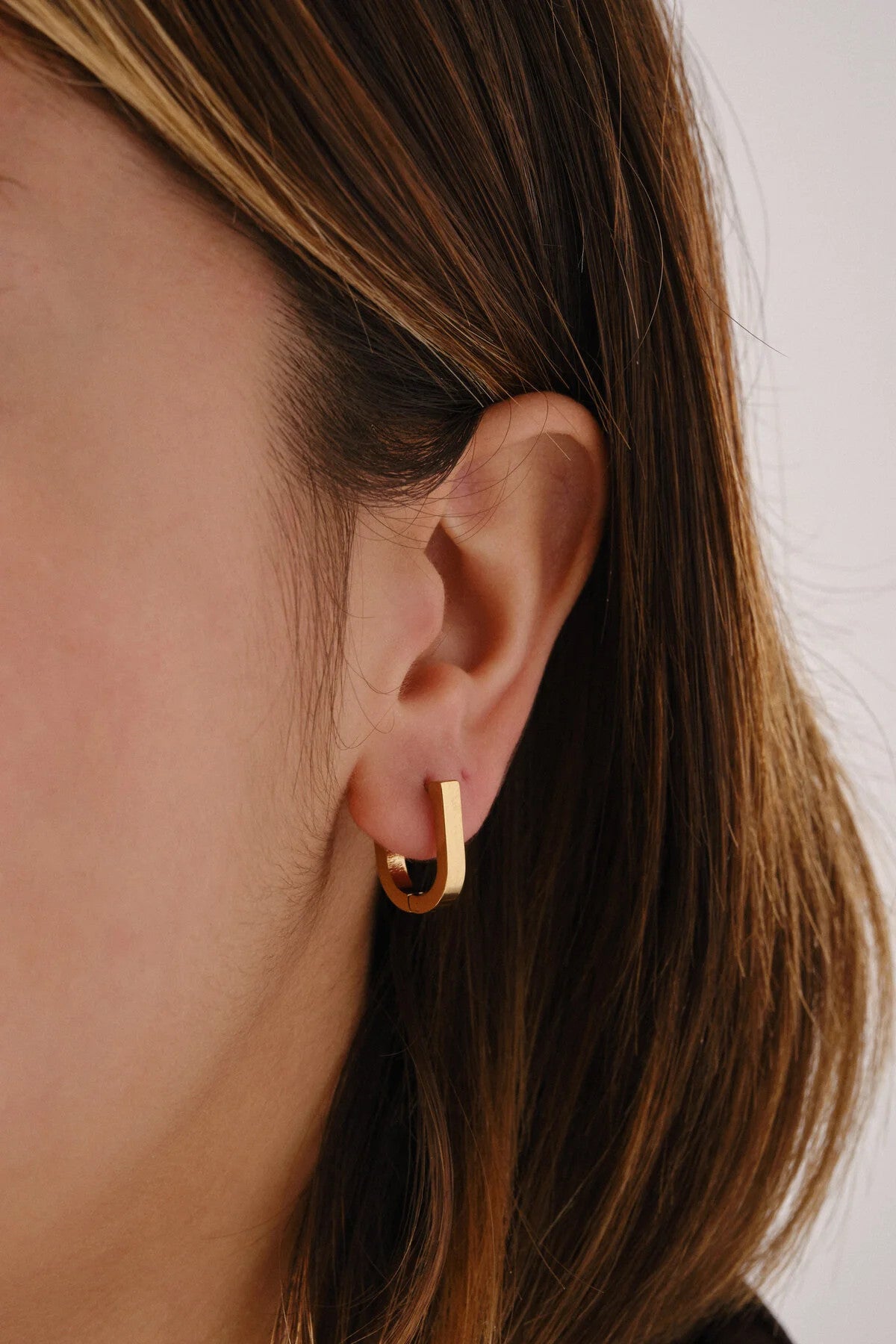 Çelik U Model Küpe Kararmaz 1.6cm Günlük Kullanıma Uygun Plaka Küpe