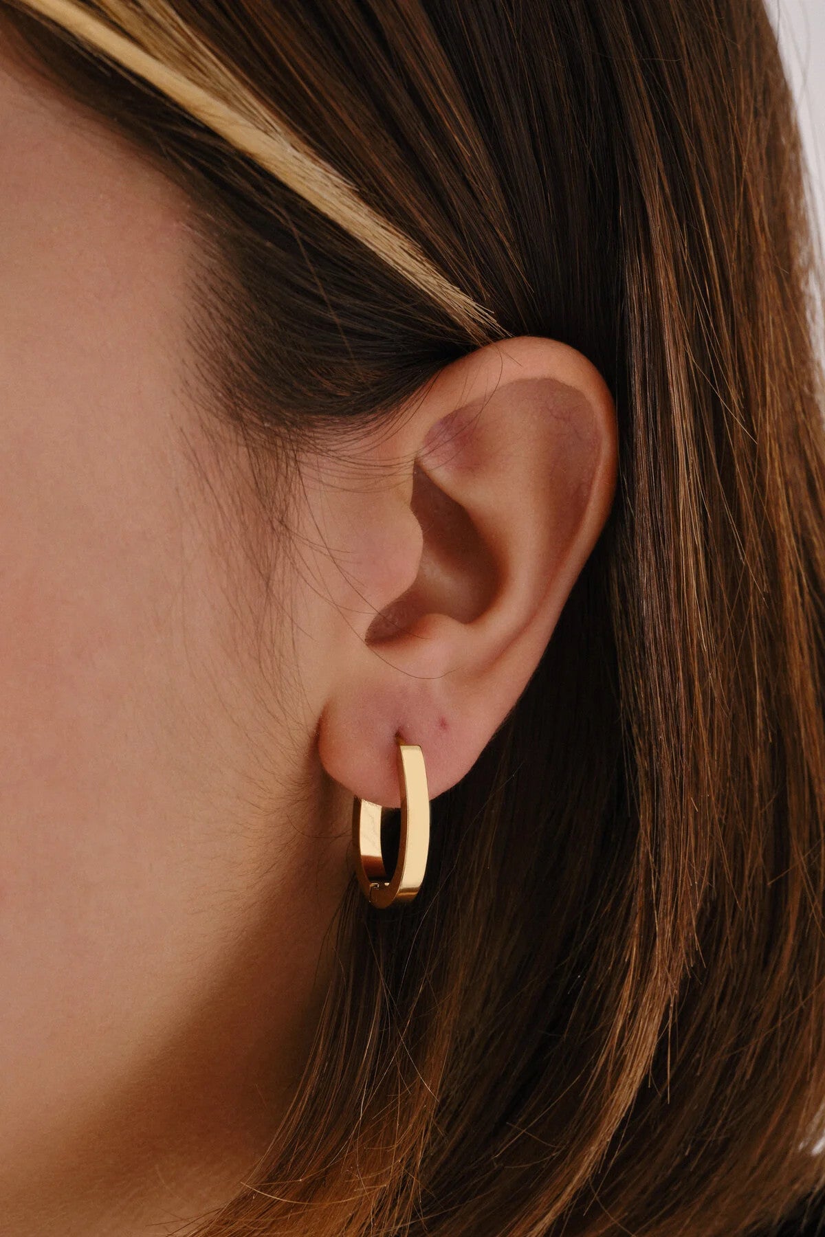 Çelik Oval Bombeli Halka Küpe Kararmaz Plaka 2.5cm Günlük Kullanıma Uygun