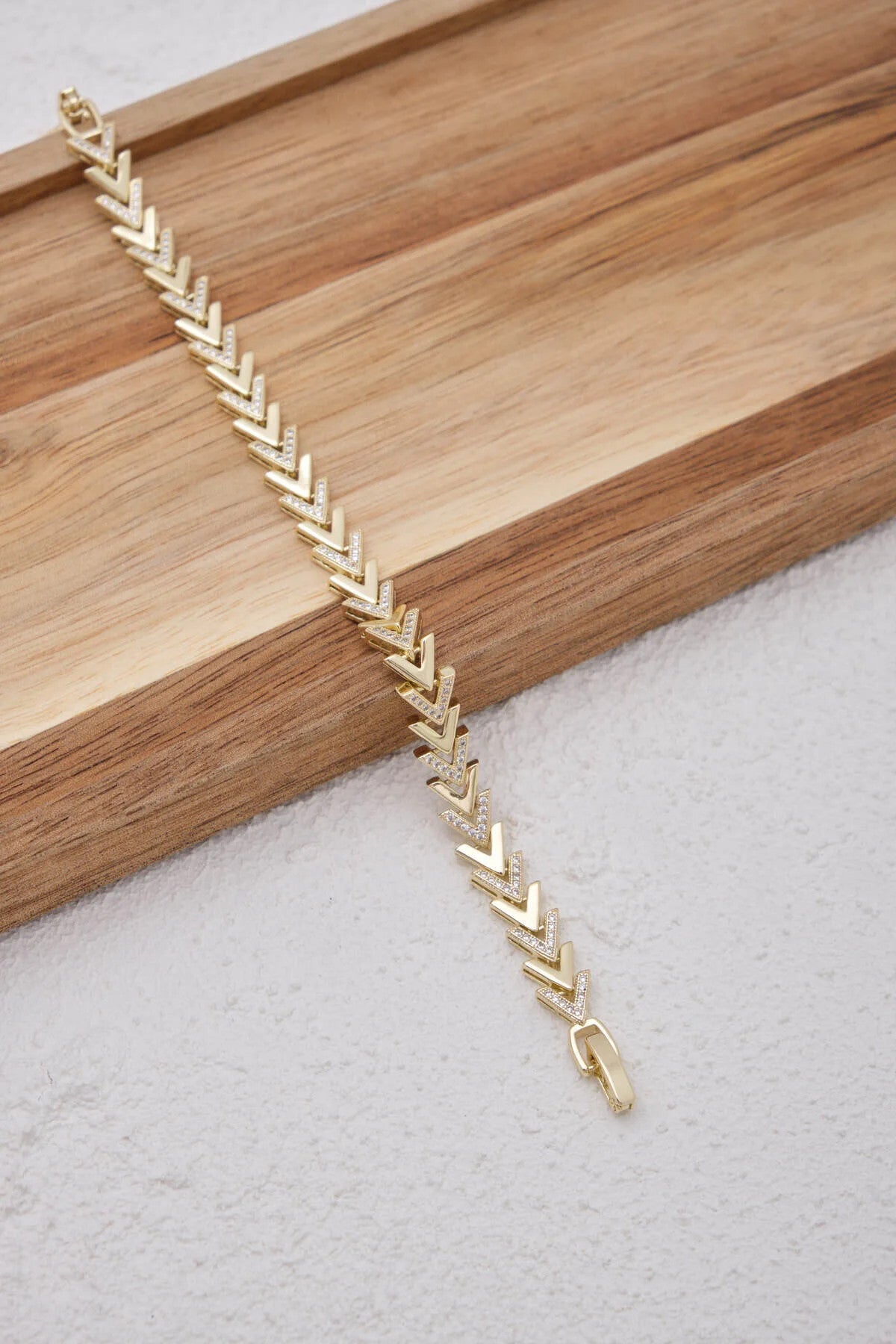 VIP Altın Kaplama Taşlı Balık Sırtı Çavuş 'V' Bileklik Kararmaz Ok Model 17+3cm 8mm