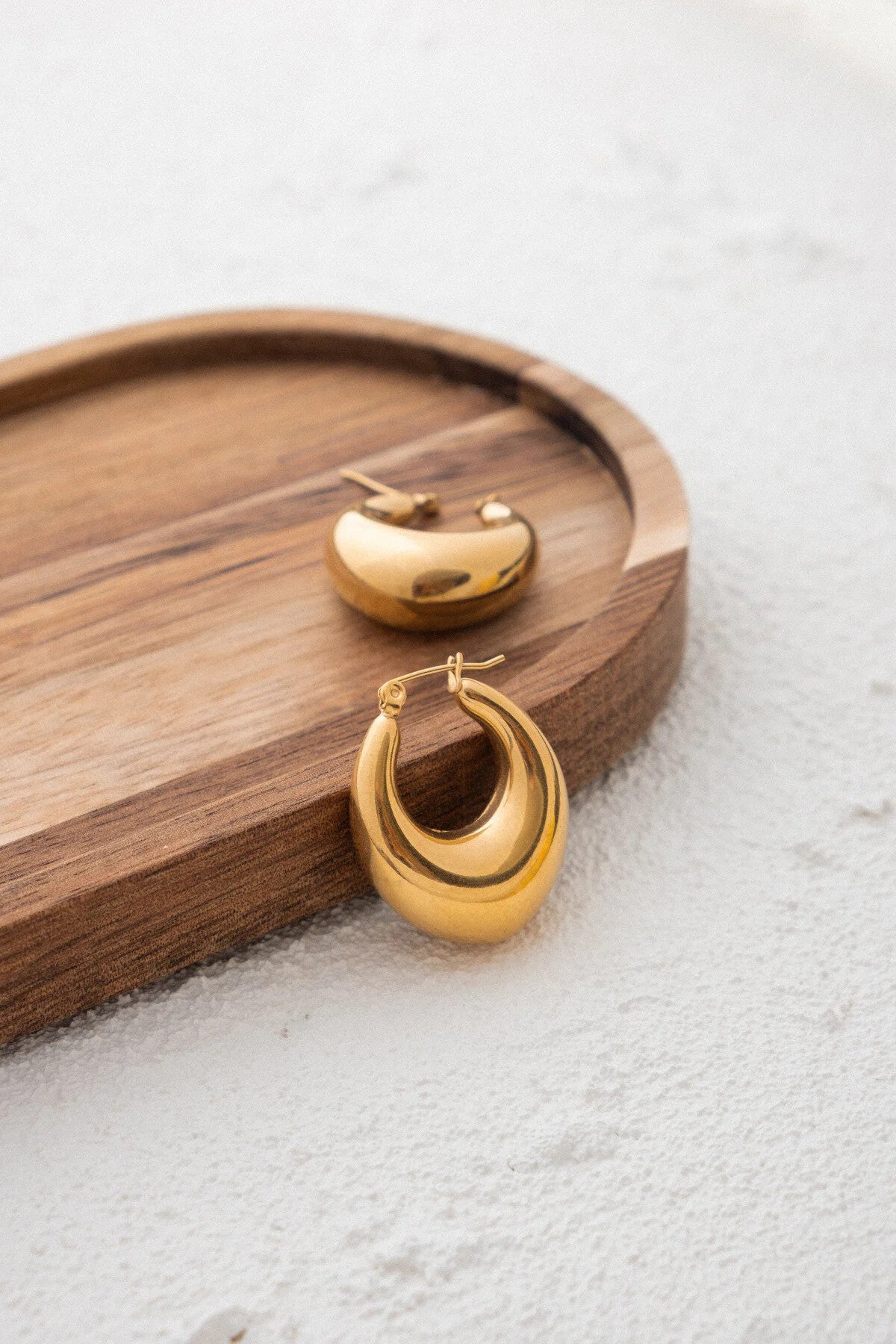 Çelik Bombeli Oval Küpe Kararmaz Altın Kaplama Halka Gold Küpe