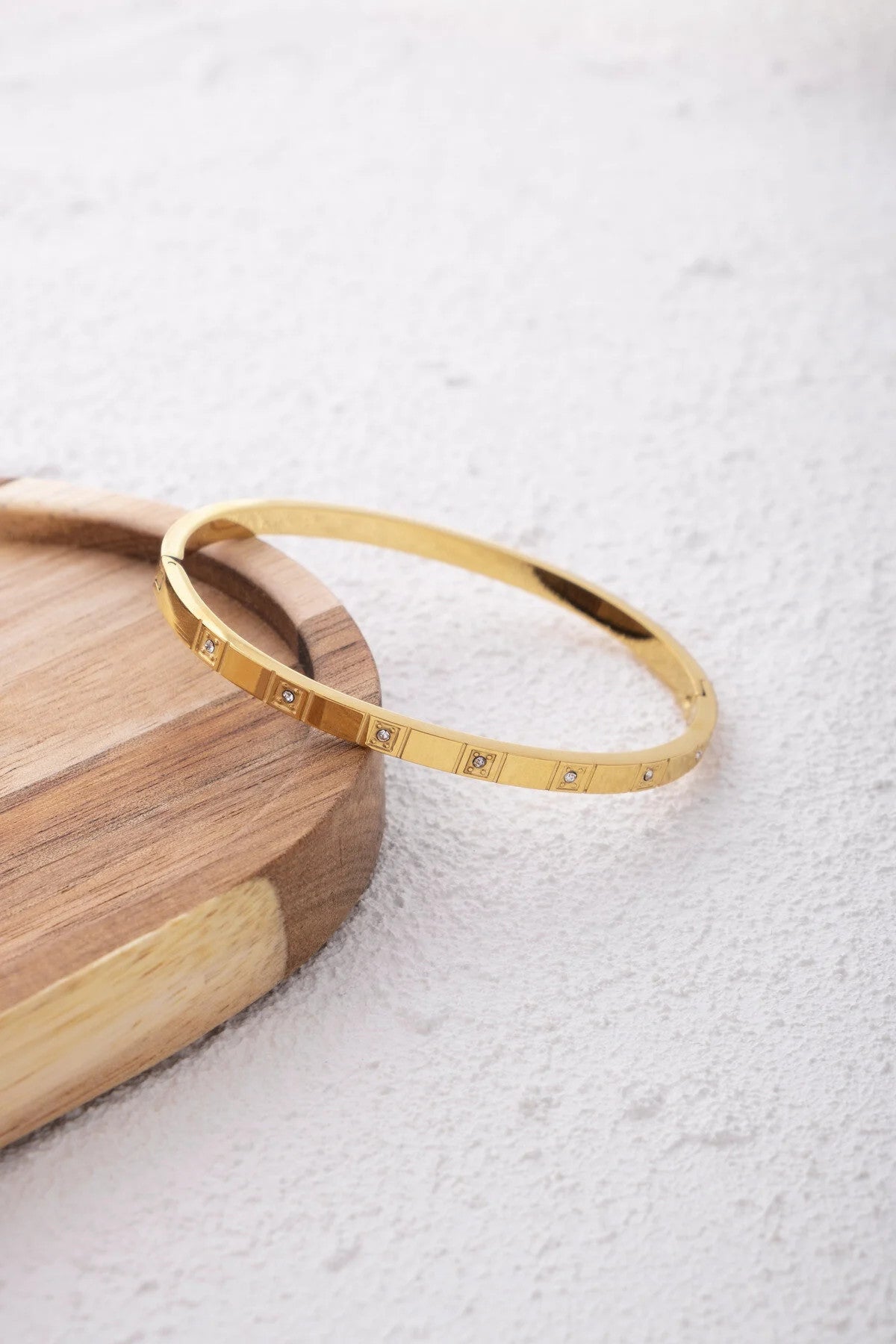 Çelik Taşlı İnce Kelepçe Bileklik Kararmaz