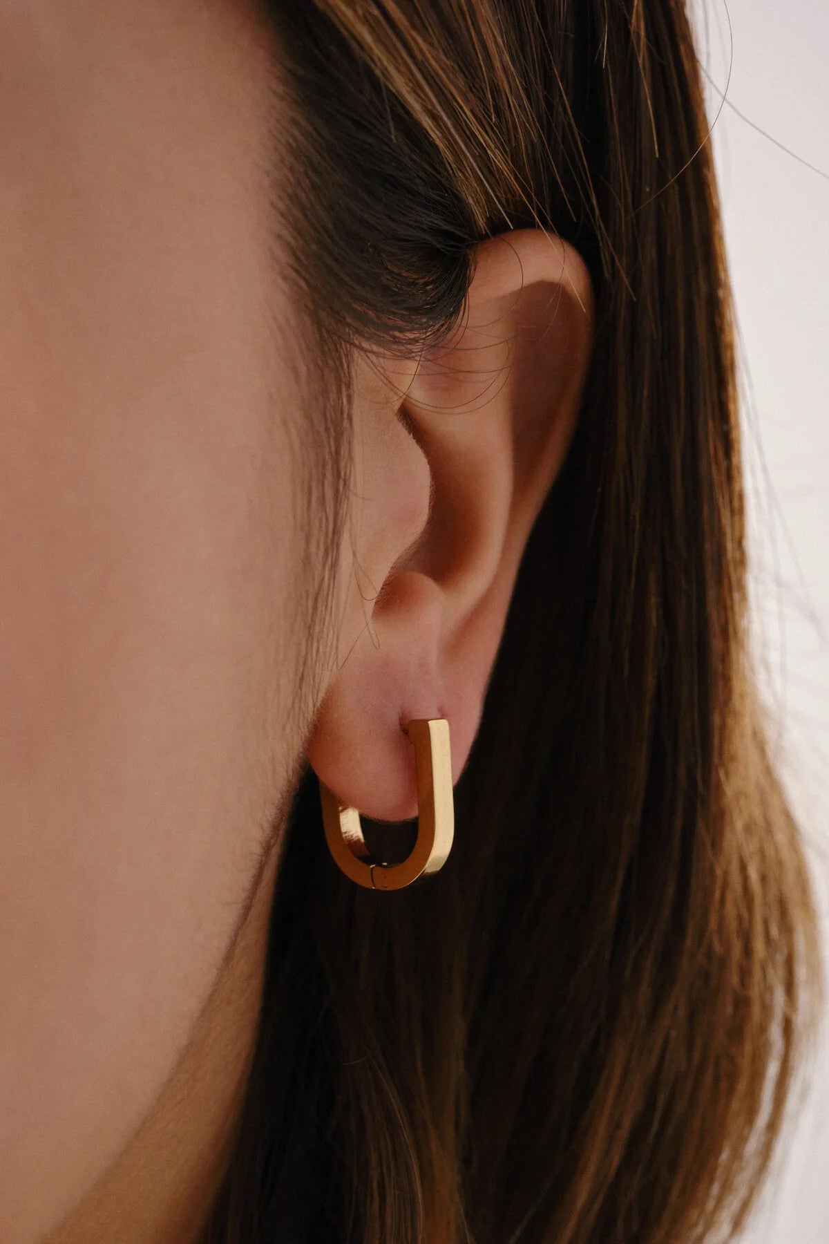 Çelik U Model Küpe Kararmaz 1.6cm Günlük Kullanıma Uygun Plaka Küpe