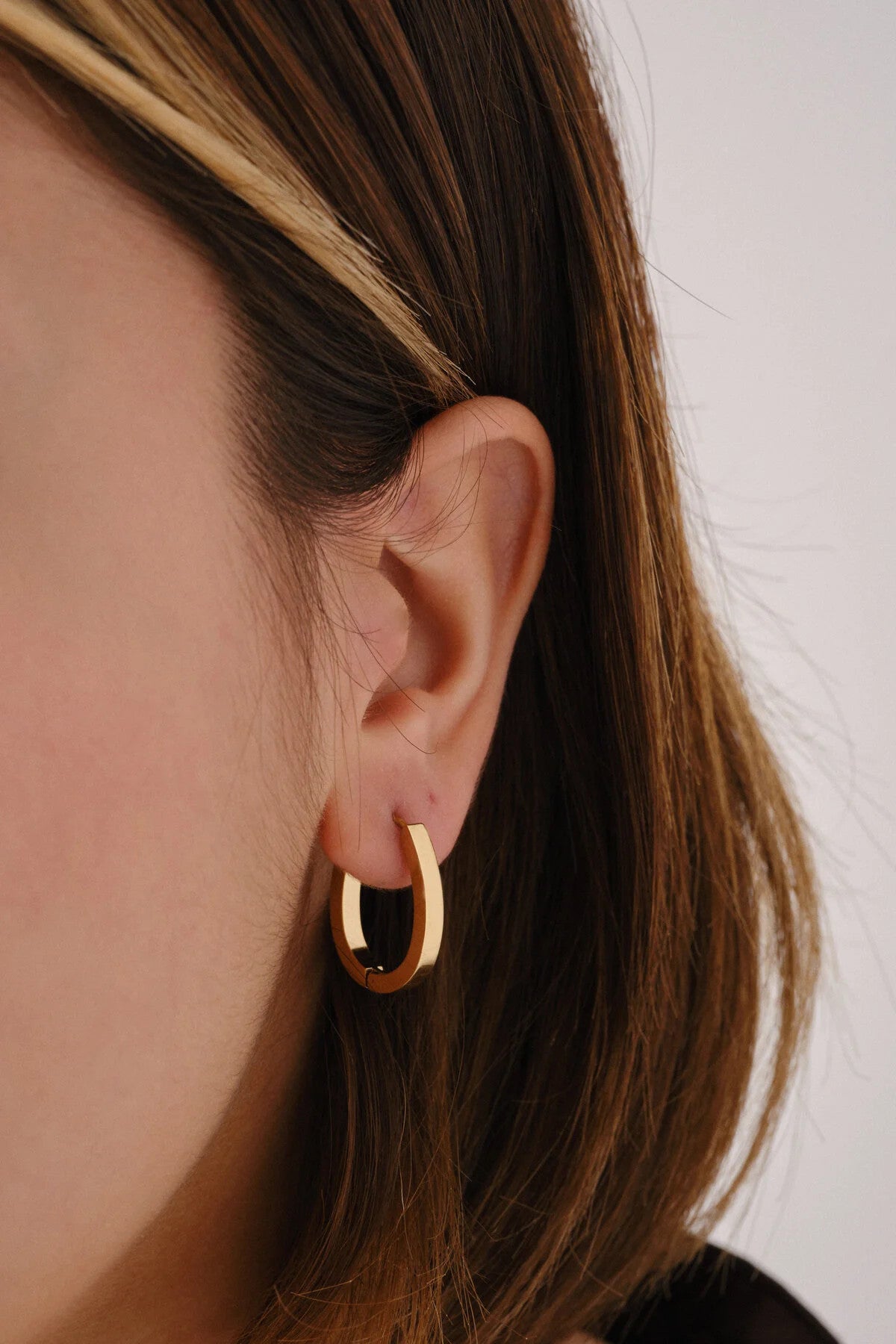 Çelik Oval Bombeli Halka Küpe Kararmaz Plaka 2.5cm Günlük Kullanıma Uygun