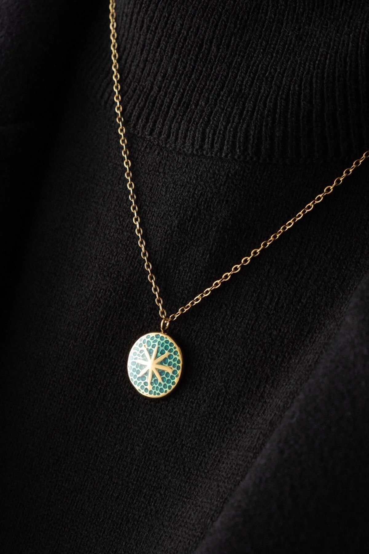 Çelik Yeşil Mineli Lotus Kolye Kararmaz