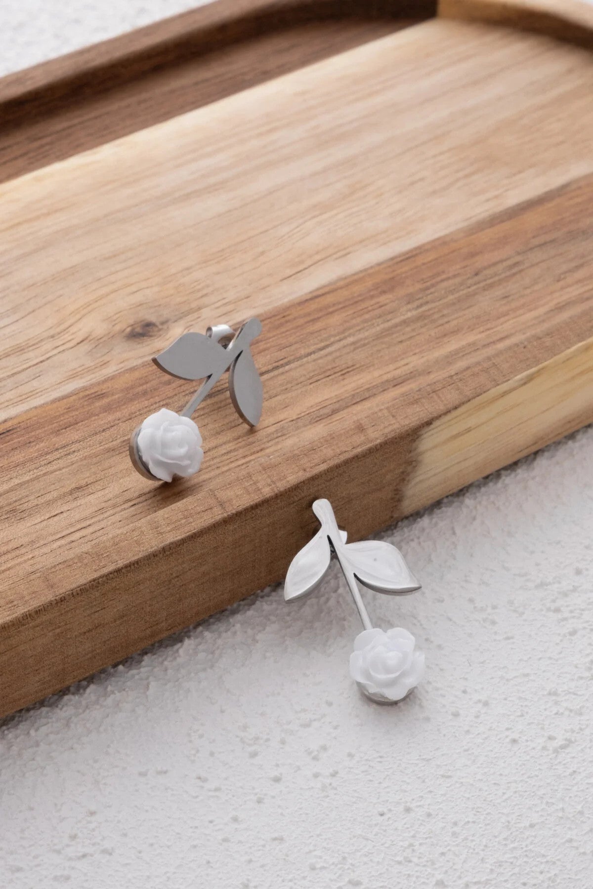 Çelik Yapraklı Beyaz Sedef Taşlı Gül Küpe Kararmaz Paslanmaz Plaka Küpe 2.6cm