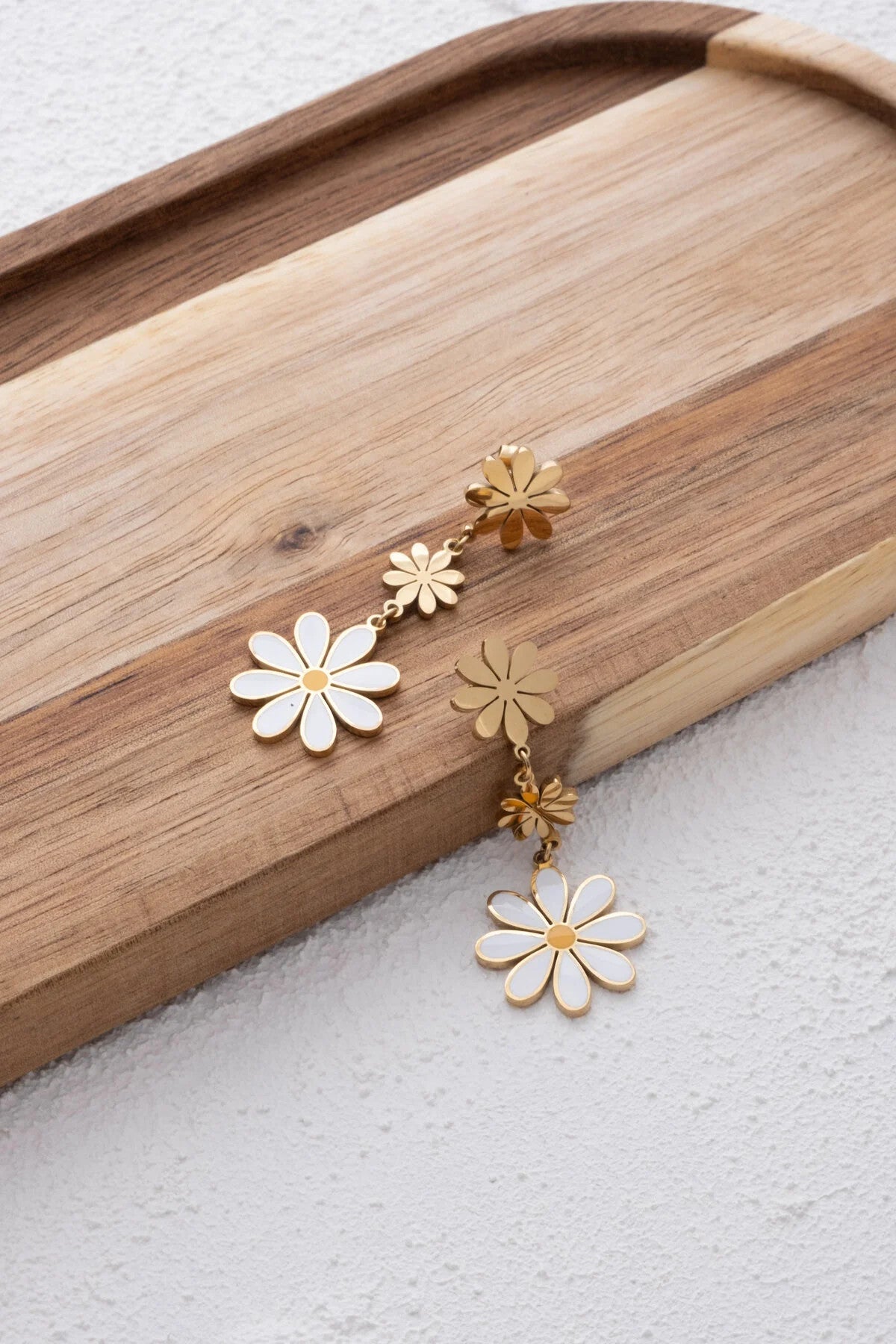 Çelik Sallantılı Papatya Küpe Çoklu Kararmaz Plaka Beyaz Papatya 5.2 cm