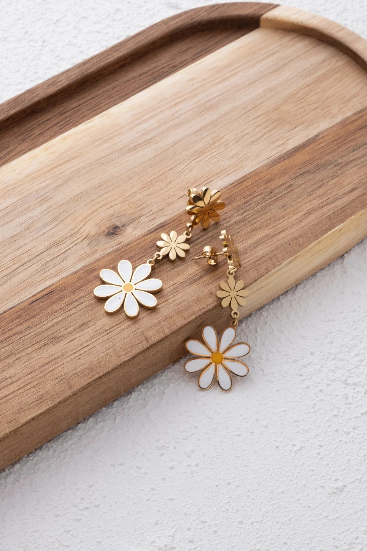 Çelik Sallantılı Papatya Küpe Çoklu Kararmaz Plaka Beyaz Papatya 5.2 cm