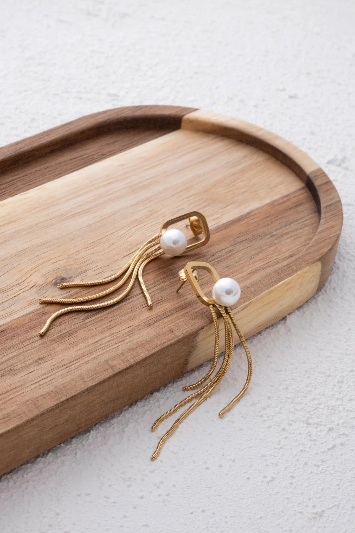 Çelik Sallantılı İnci Küpe Kararmaz Beyaz İnci Kare Plaka Üzerinde Balık Sırtı Zincir 7 cm