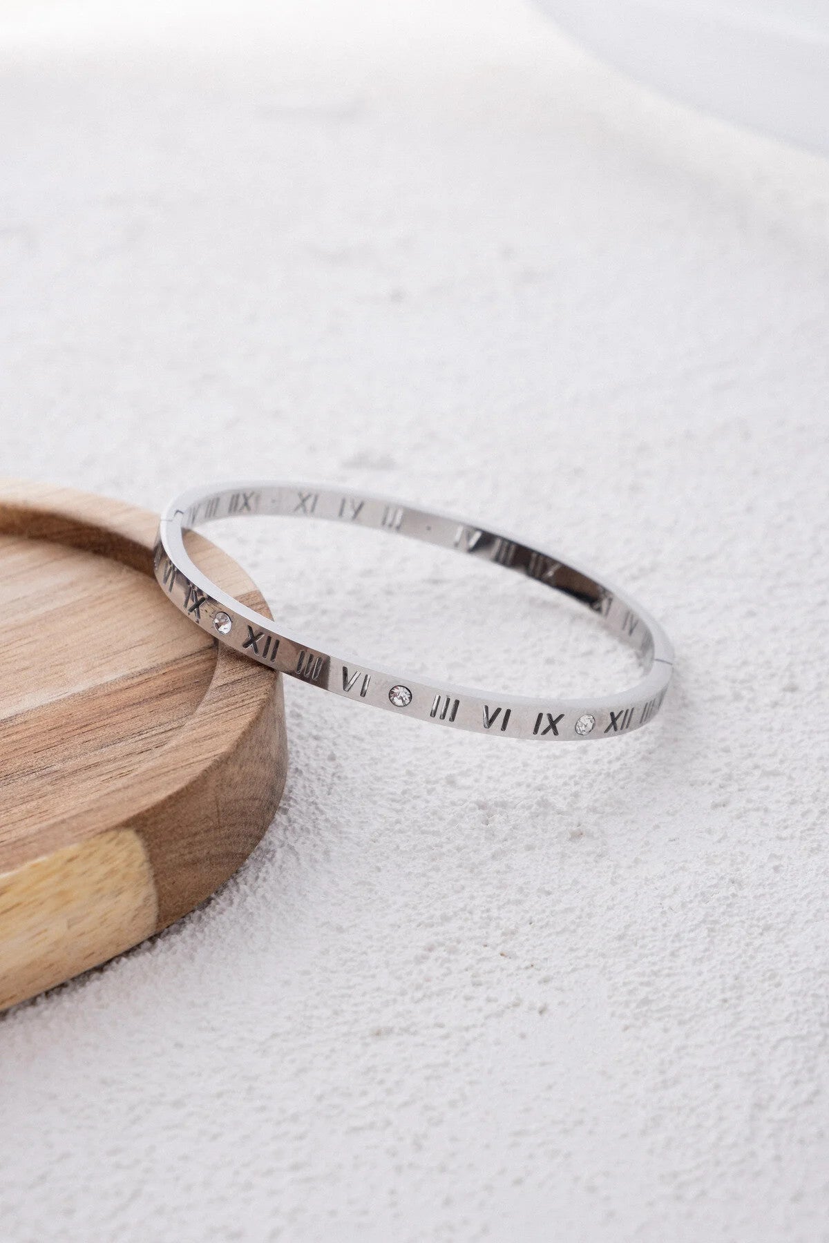 Çelik Roma Rakamlı ve Taşlı İnce Kelepçe Bileklik Gümüş 18cm