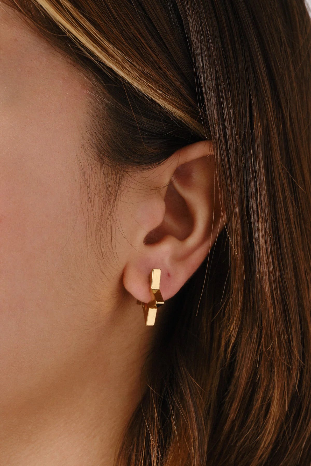 Çelik Yıldız Küpe Kararmaz Plaka 2cm Günlük Kullanıma Uygun