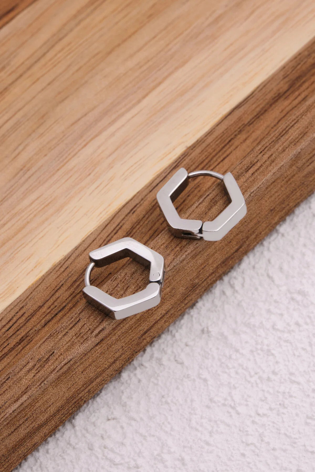 Çelik Altıgen Küpe Kararmaz 1.5cm Çap Günlük Kullanıma Uygun Plaka Küpe