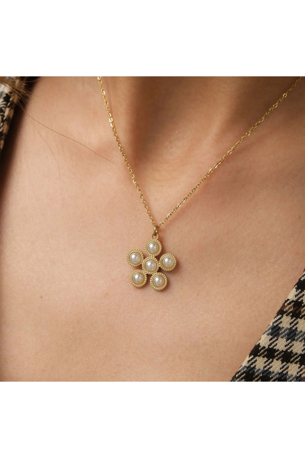 Çelik İnci Taşlı Yonca Kolye Kararmaz