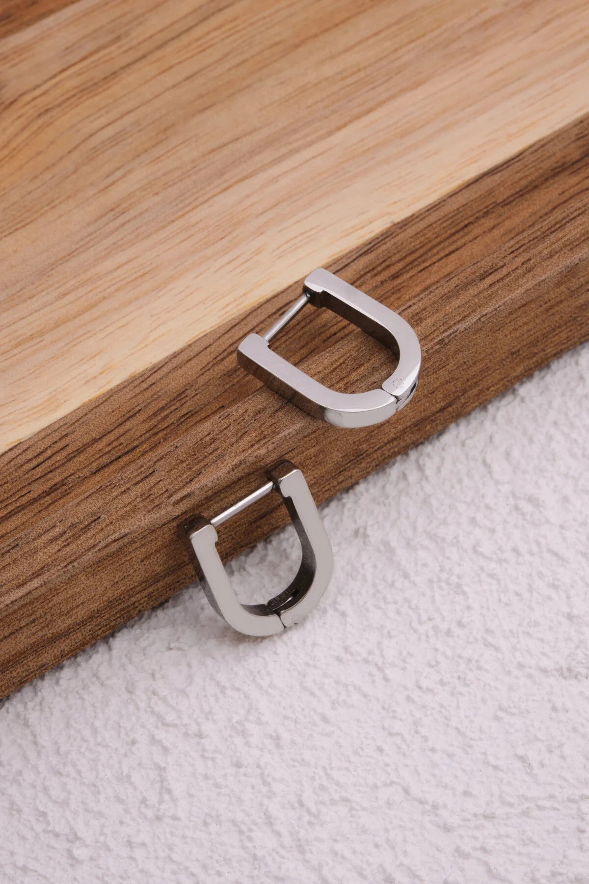 Çelik U Model Küpe Kararmaz 1.6cm Günlük Kullanıma Uygun Plaka Küpe