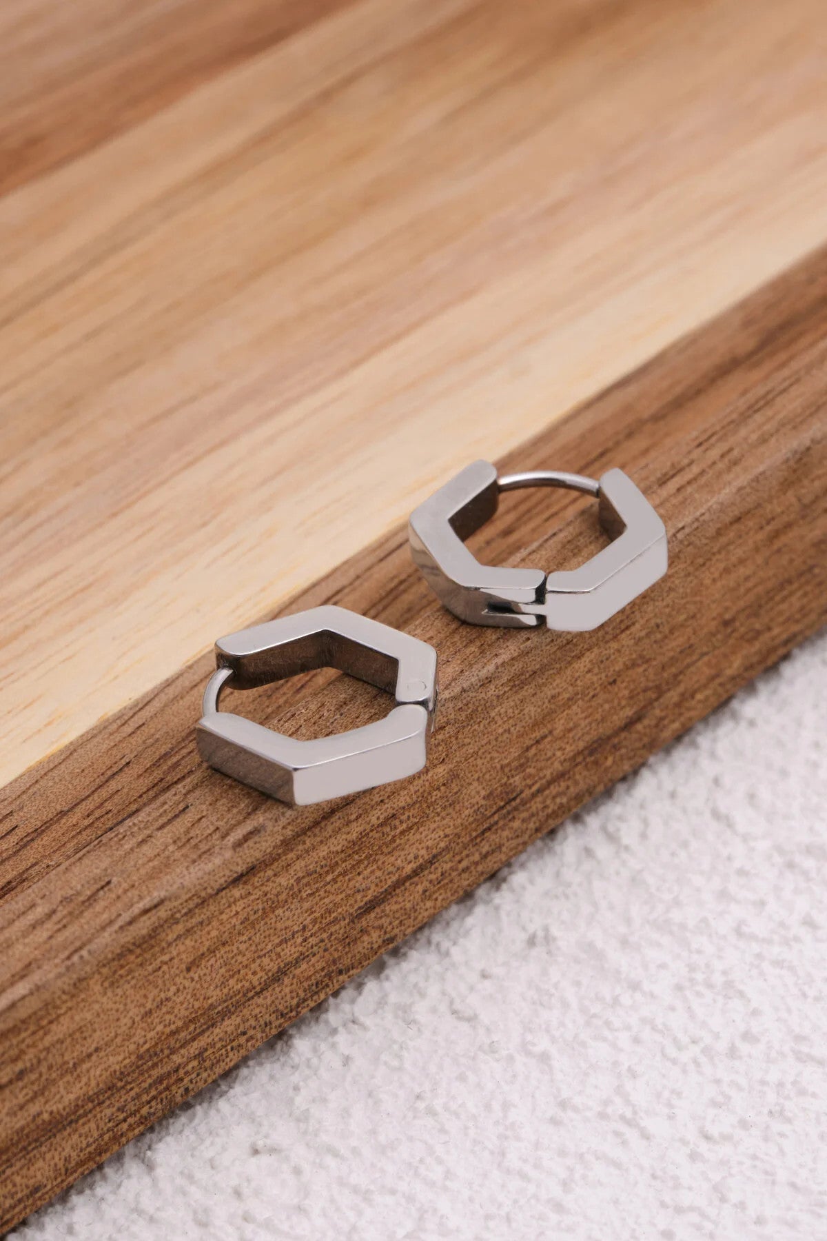 Çelik Altıgen Küpe Kararmaz 1.5cm Çap Günlük Kullanıma Uygun Plaka Küpe