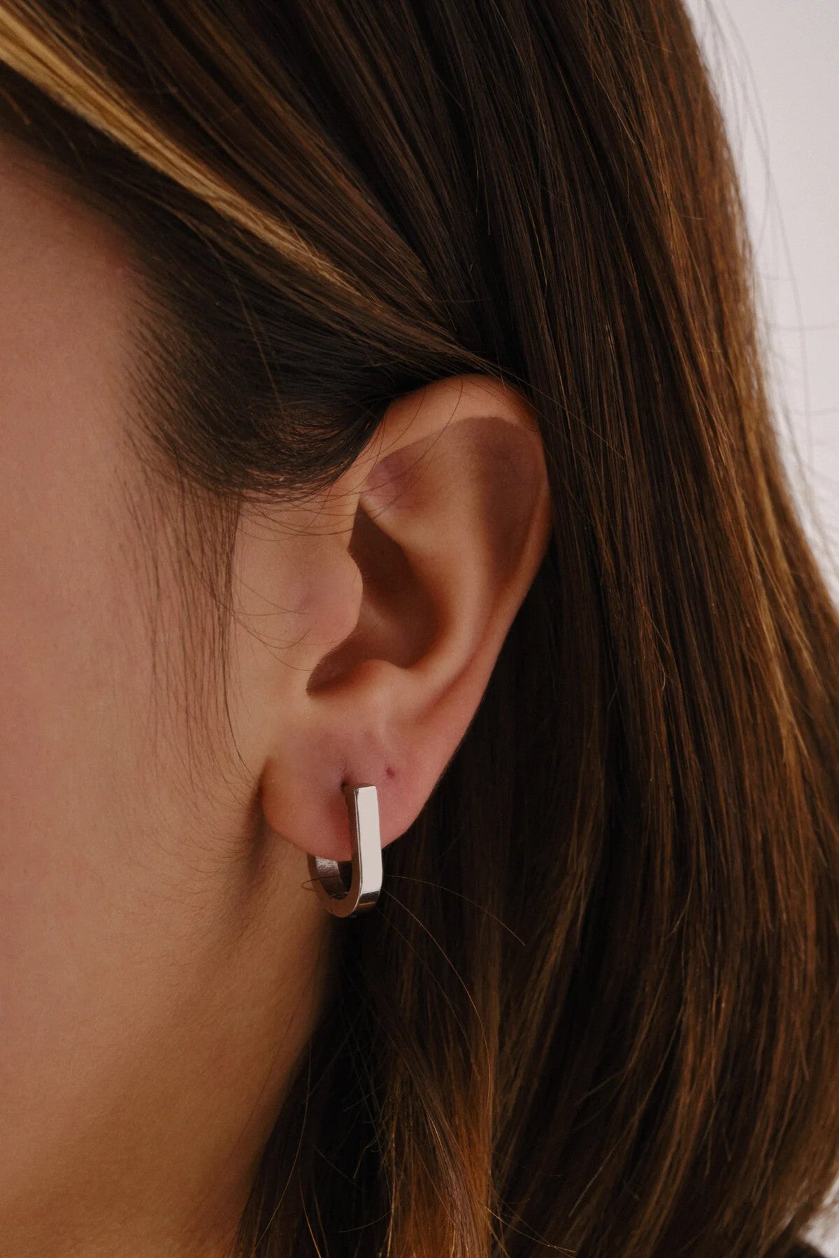 Çelik U Model Küpe Kararmaz 1.6cm Günlük Kullanıma Uygun Plaka Küpe