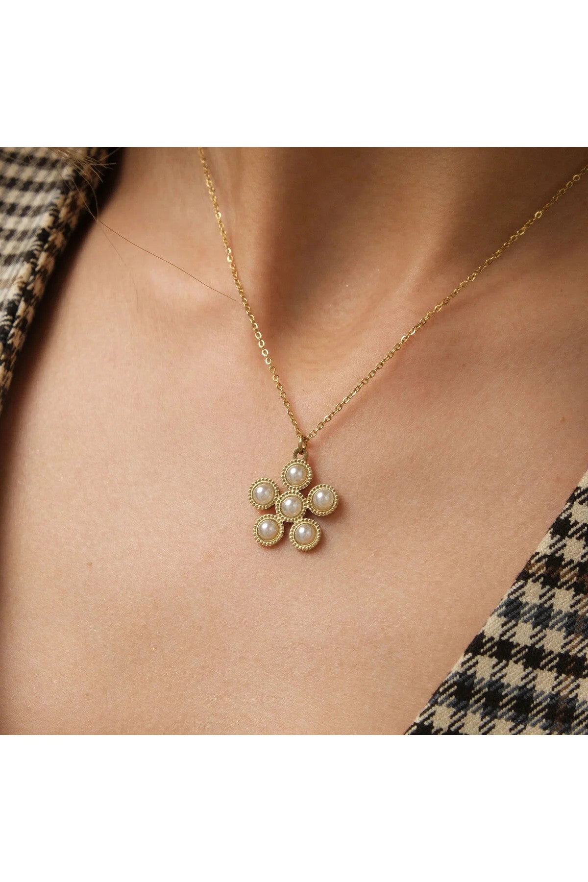 Çelik İnci Taşlı Yonca Kolye Kararmaz