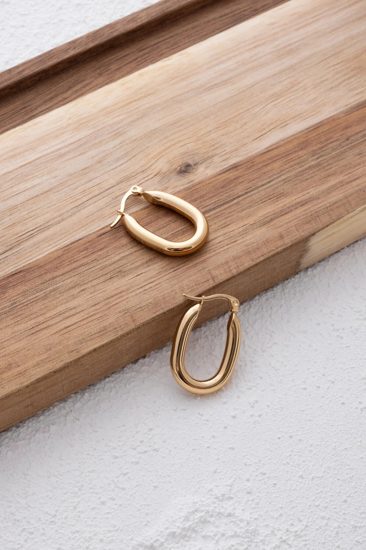 Çelik Oval Halka Küpe Bombeli U Şeklinde Kararmaz 3.7cm