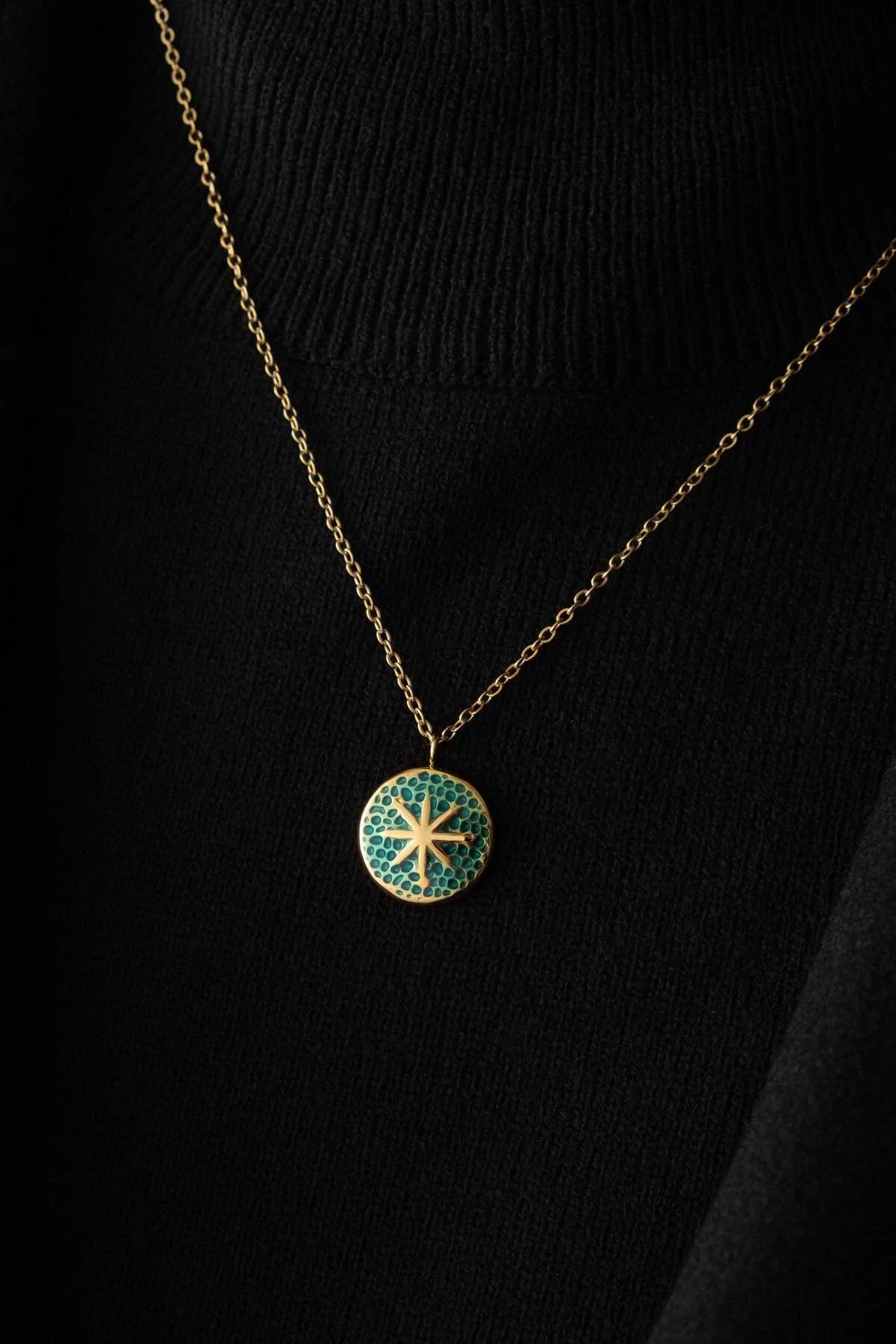 Çelik Yeşil Mineli Lotus Kolye Kararmaz