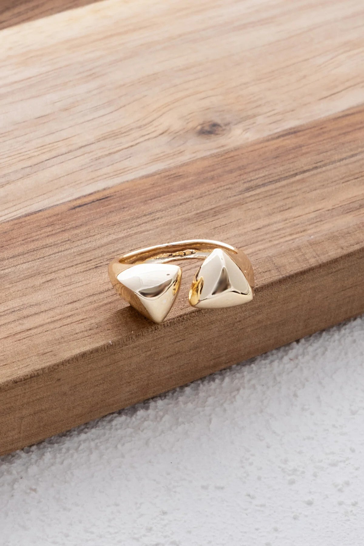 Üçgen Bombeli Yüzük Altın Plaka Free Size Önden Ayarlamalı