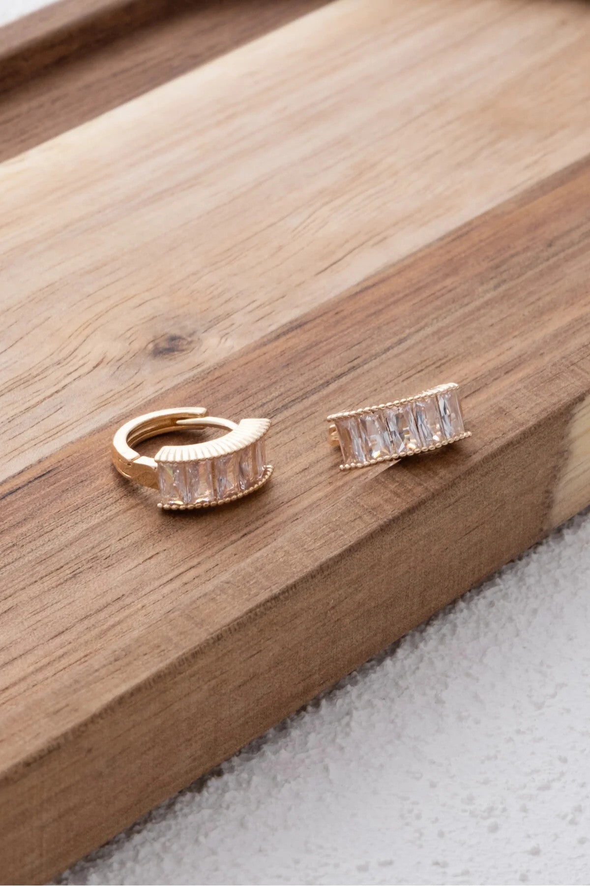 Çelik Taşlı Halka Küpe Beyaz Baget Taşlı Kararmaz 1.3cm