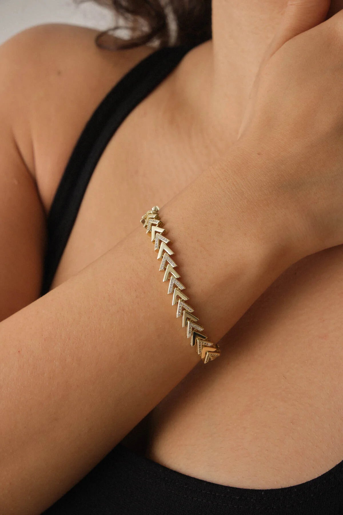 VIP Altın Kaplama Taşlı Balık Sırtı Çavuş 'V' Bileklik Kararmaz Ok Model 17+3cm 8mm