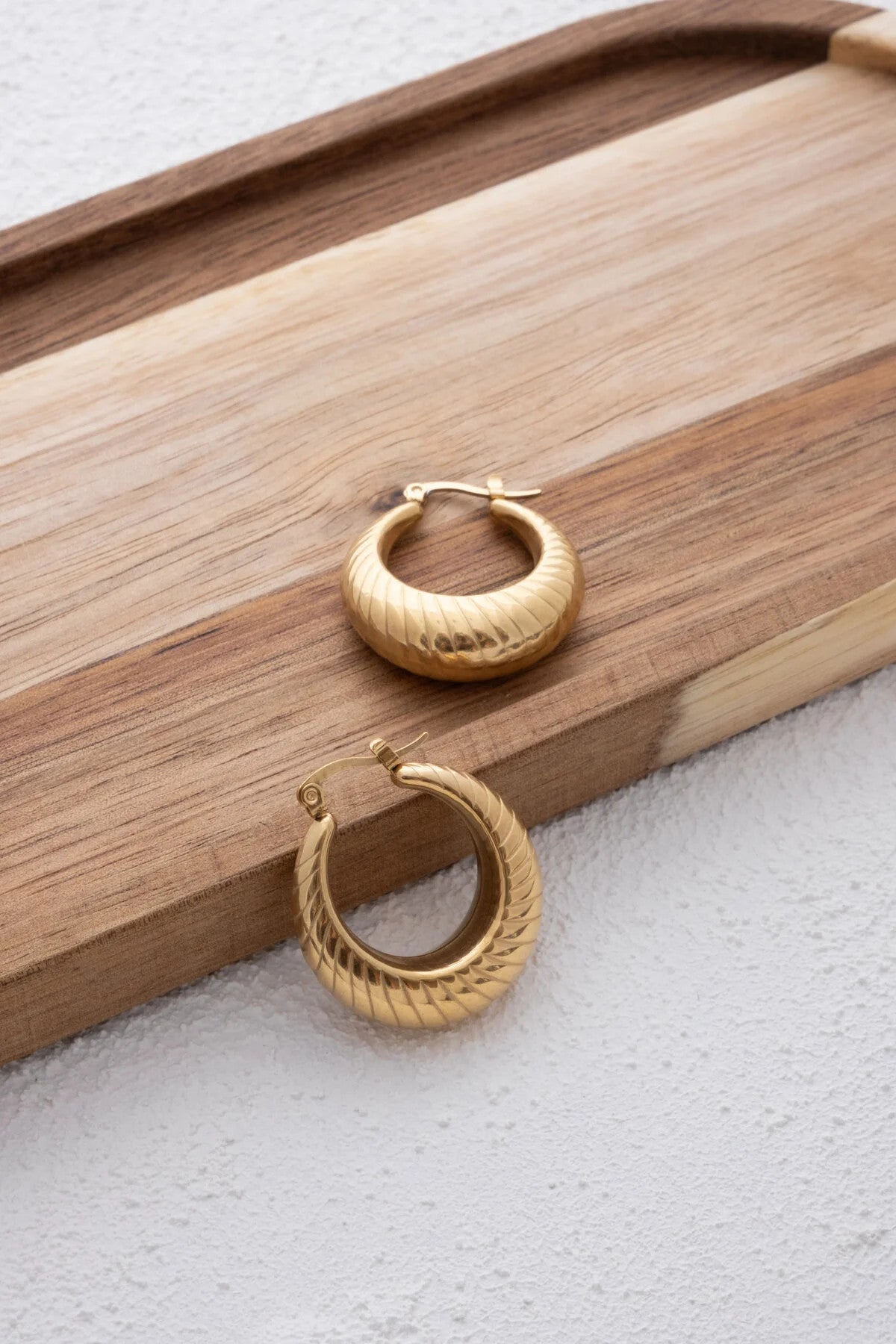 Çelik Bombeli İstiridye Halka Küpe Kararmaz 3cm Günlük Kullanıma Uygun