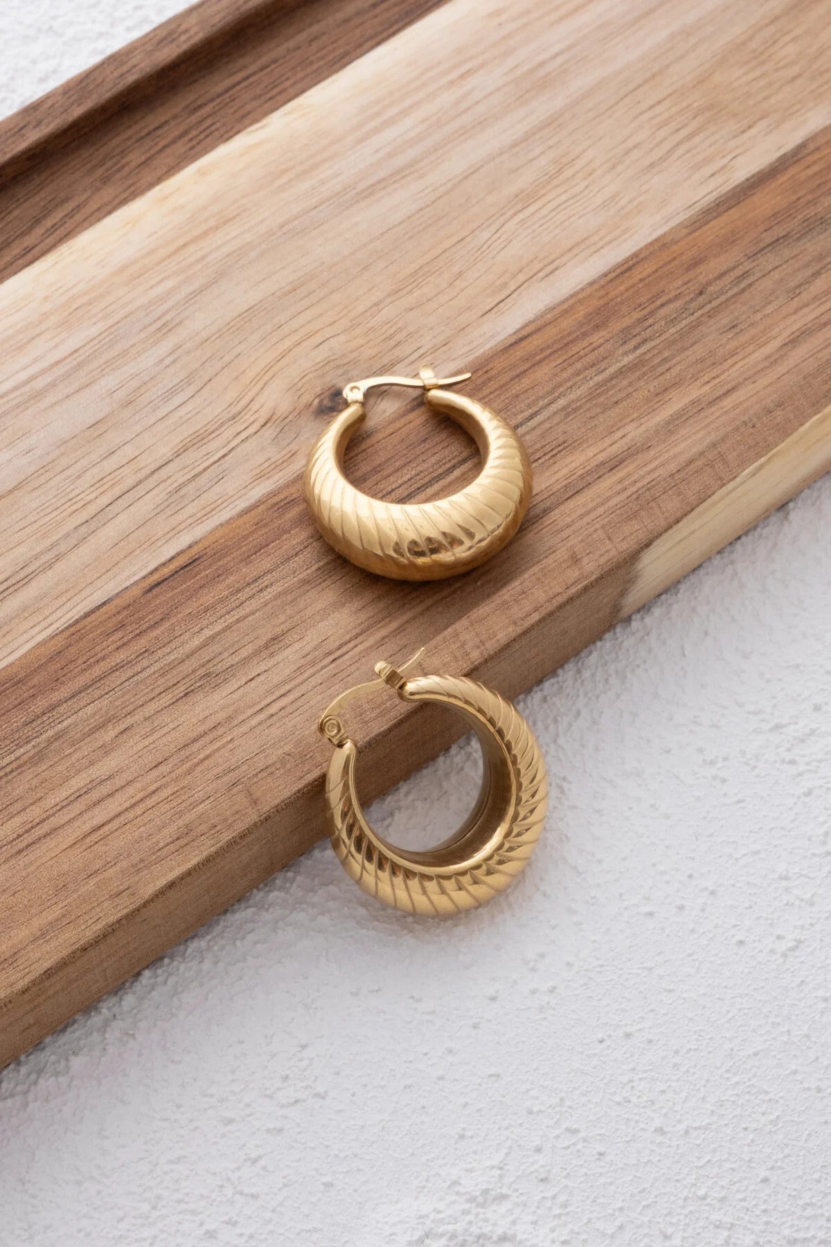 Çelik Bombeli İstiridye Halka Küpe Kararmaz 3cm Günlük Kullanıma Uygun