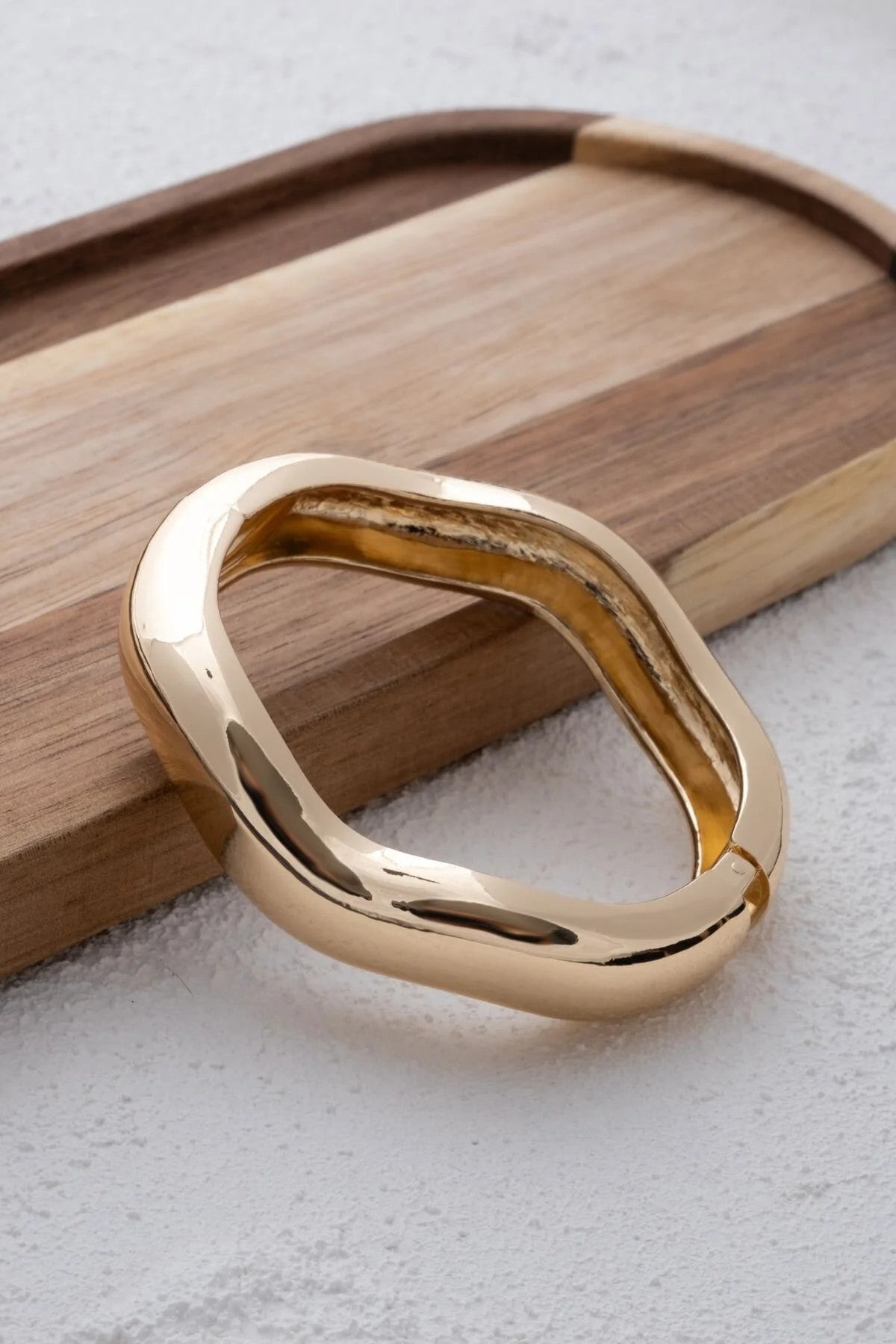 Dalgalı Model Asimetrik Kelepçe Bileklik Altın Kaplama 17cm