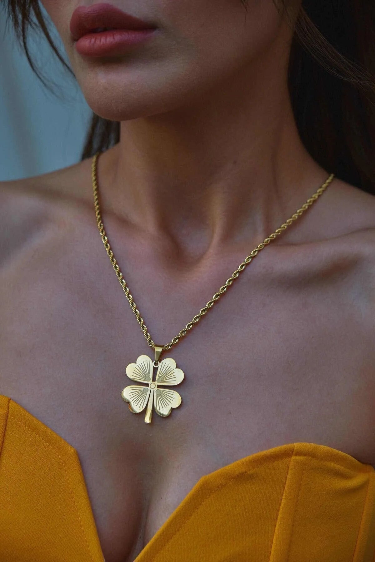 Çelik Büyük Yonca Kolye Dört Yapraklı Yonca Dosta Hediyelik Kararmaz