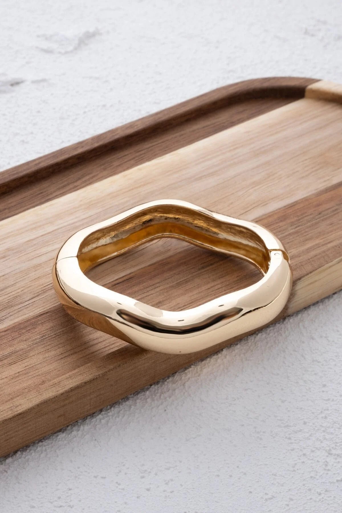 Dalgalı Model Asimetrik Kelepçe Bileklik Altın Kaplama 17cm