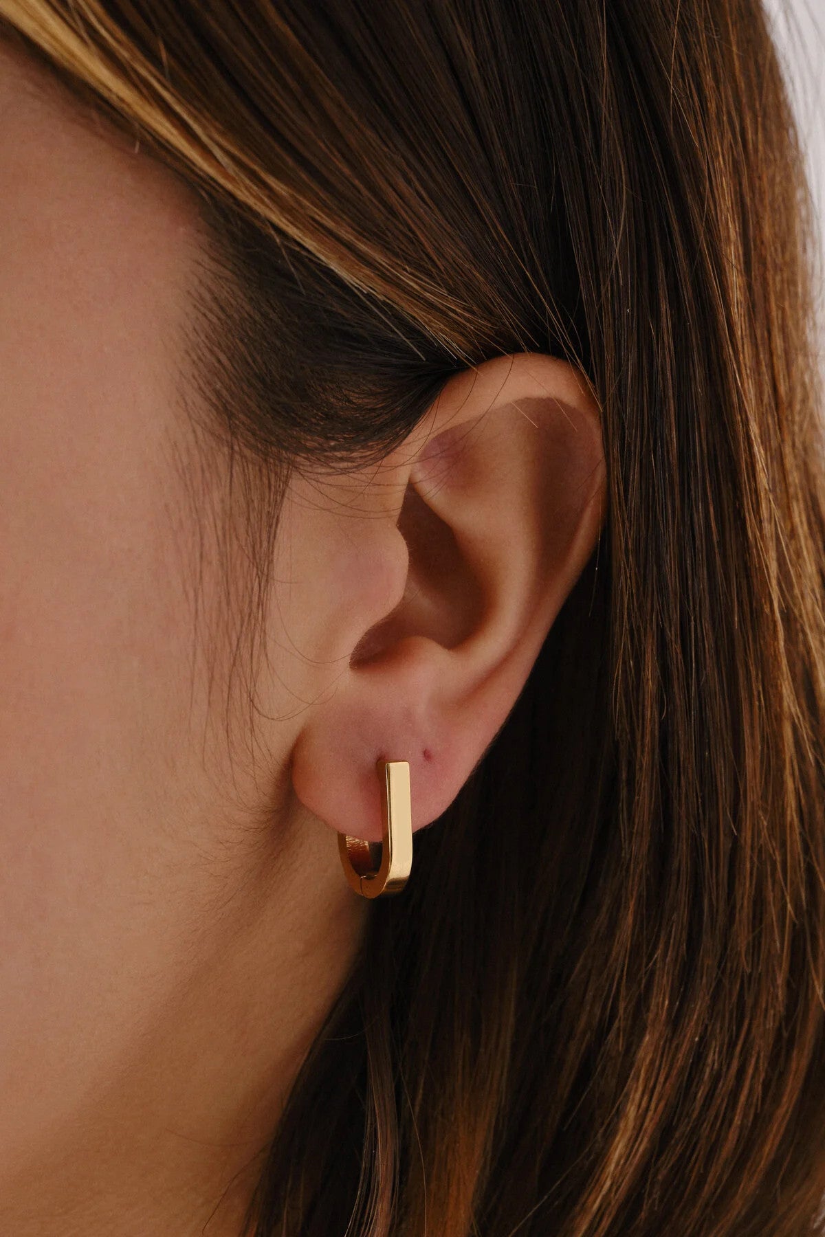 Çelik U Model Küpe Kararmaz 1.6cm Günlük Kullanıma Uygun Plaka Küpe