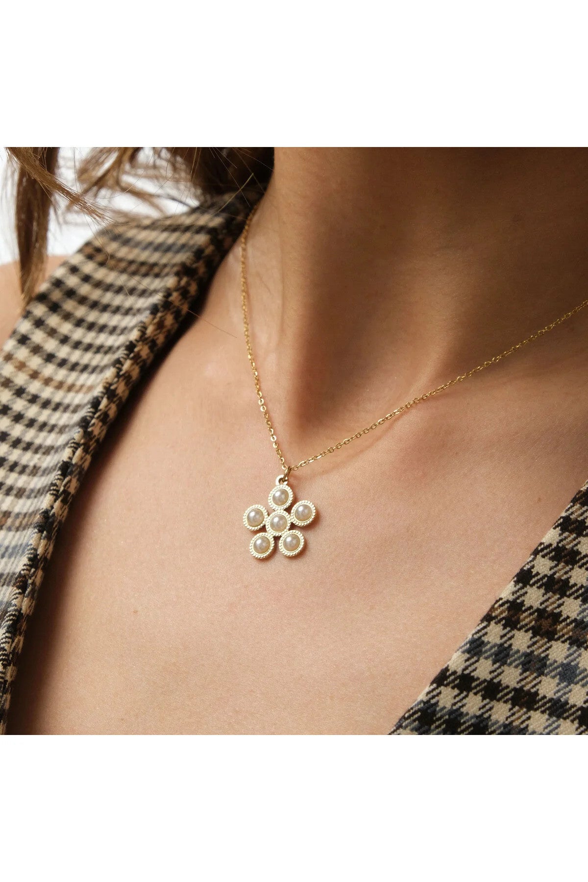 Çelik İnci Taşlı Yonca Kolye Kararmaz