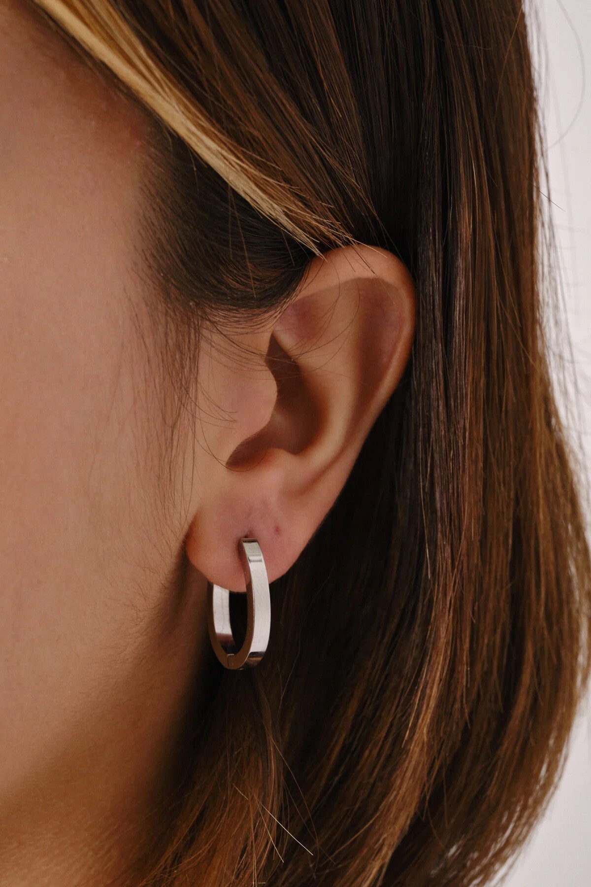 Çelik Oval Bombeli Halka Küpe Kararmaz Plaka 2.5cm Günlük Kullanıma Uygun