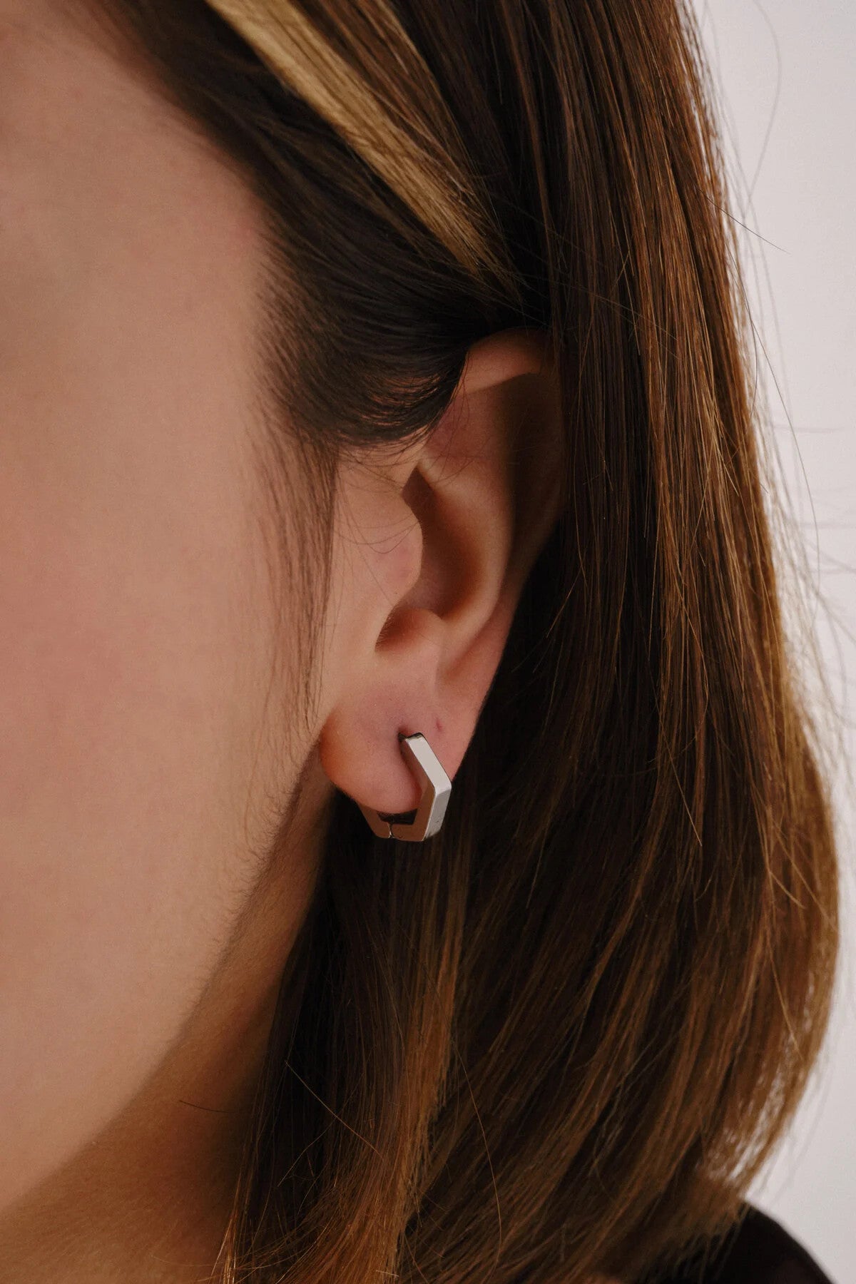 Çelik Altıgen Küpe Kararmaz 1.5cm Çap Günlük Kullanıma Uygun Plaka Küpe