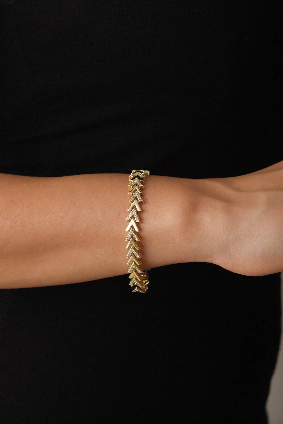 VIP Altın Kaplama Taşlı Balık Sırtı Çavuş 'V' Bileklik Kararmaz Ok Model 17+3cm 8mm