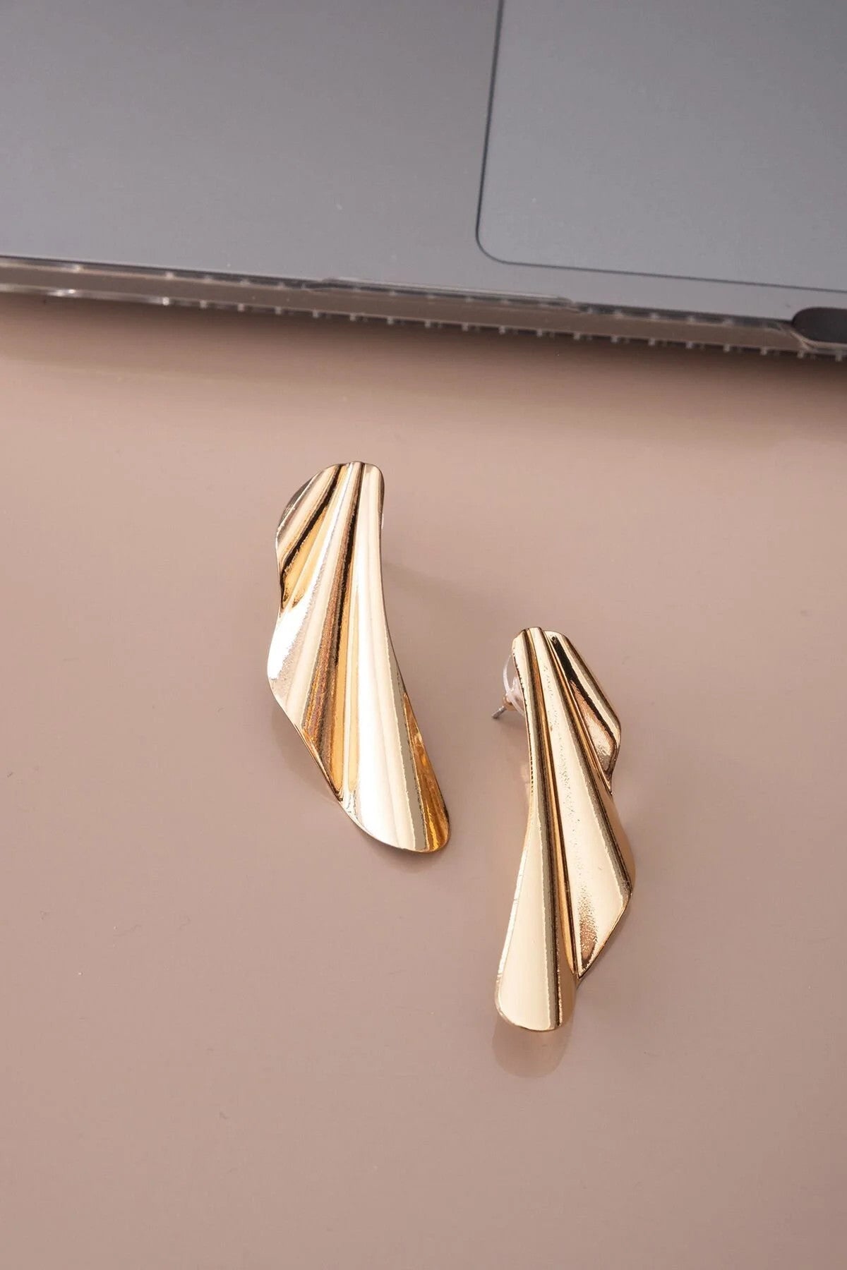 Ruffles Plaka Küpe Altın Renk Yeni Sezon Tiff Elsa Plaka Küpe 5cm