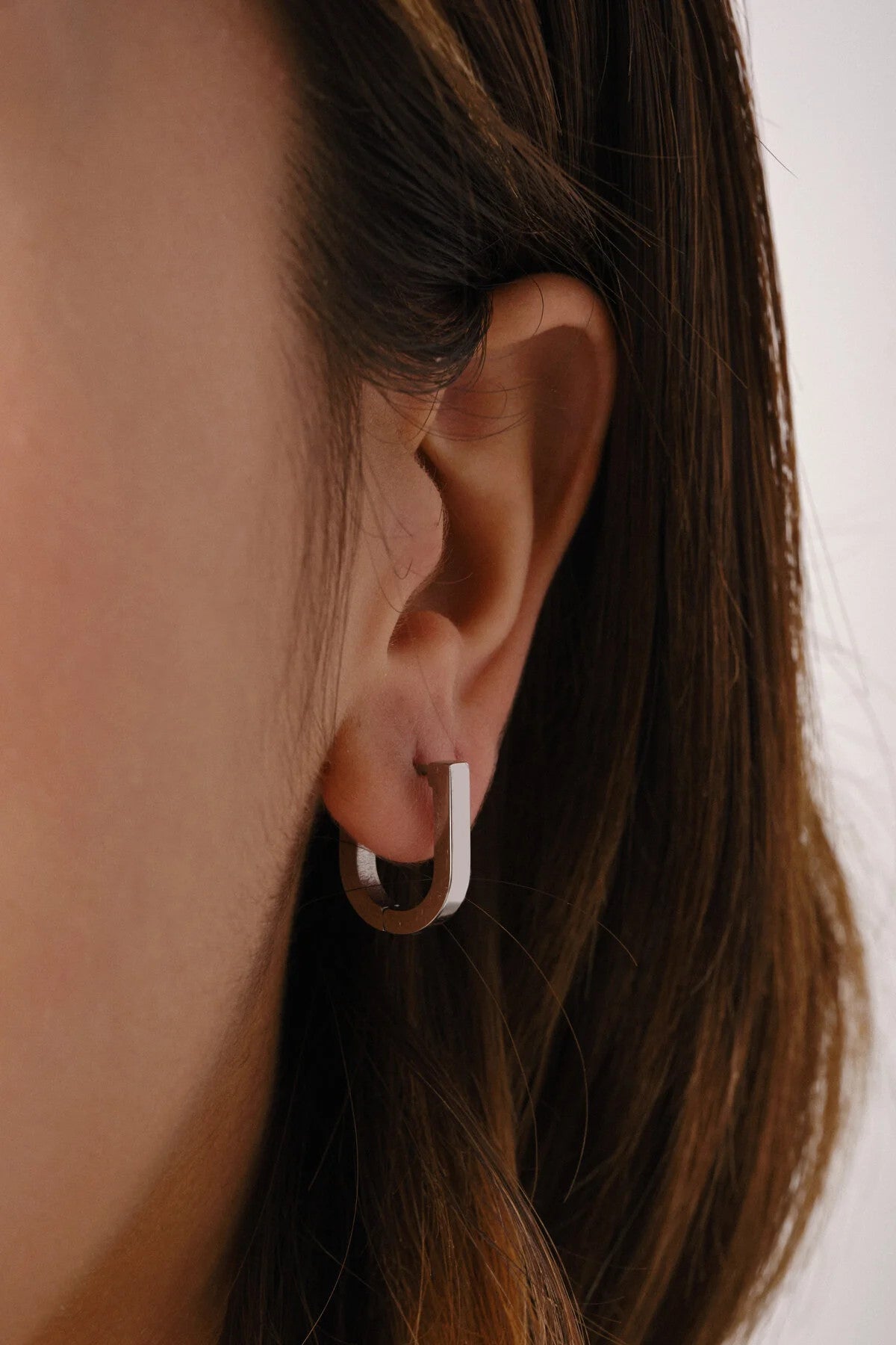 Çelik U Model Küpe Kararmaz 1.6cm Günlük Kullanıma Uygun Plaka Küpe