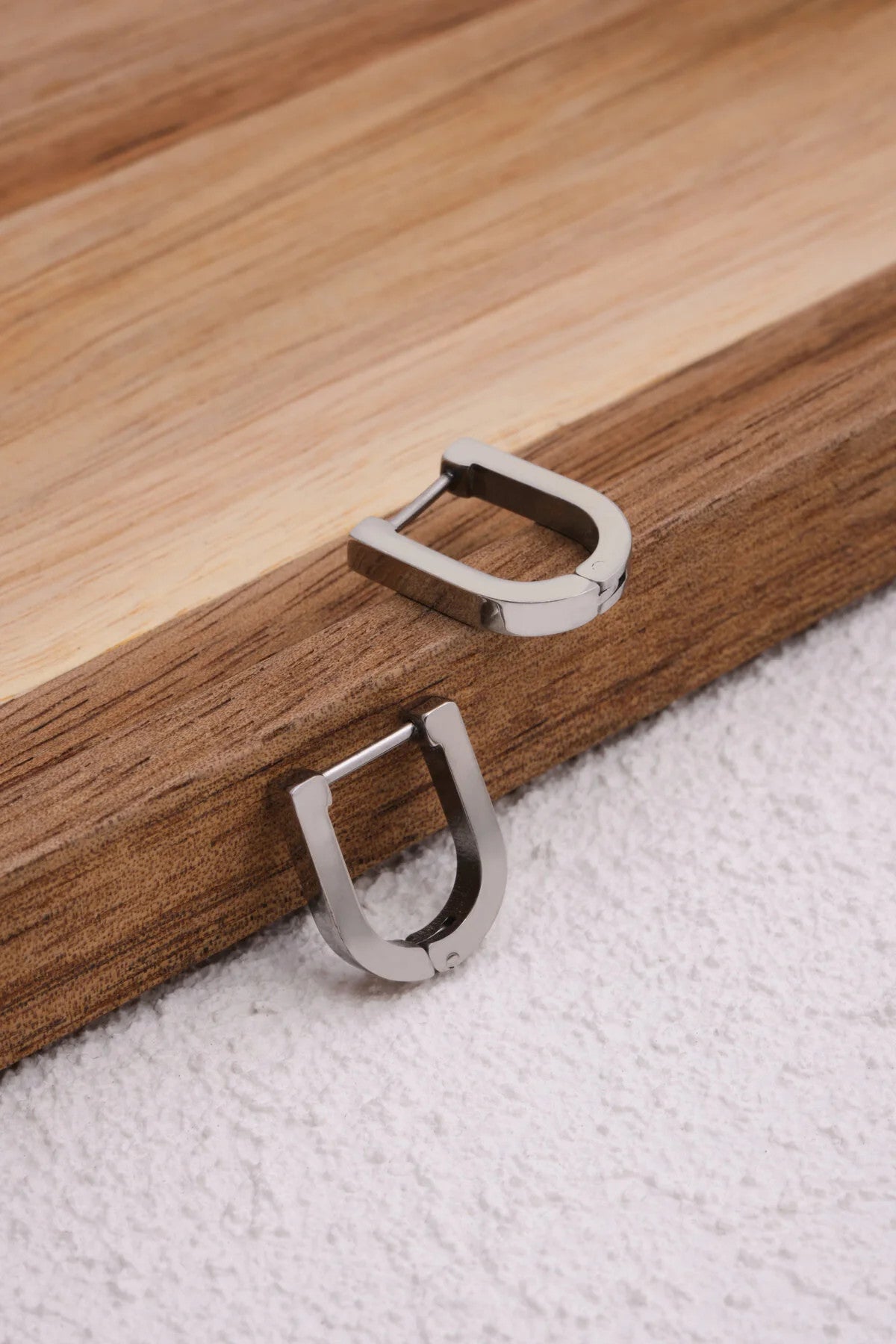 Çelik U Model Küpe Kararmaz 1.6cm Günlük Kullanıma Uygun Plaka Küpe